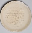 Plat avec inscriptions contre les mauvais esprits.