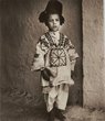 Enfant juif avec  son costume de circoncision