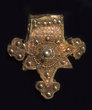 Pendentif cruciforme avec ornementation en filigrane