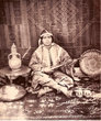 Femme avec son instrument