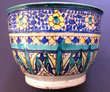 Pot à couvercle en faïence émaillée polychrome