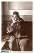 Juif lisant la thora à l'intérieur de la Synagogue