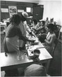 Des mères qui participent à une classe pour la nutrition infantile au dispensaire O.S.E