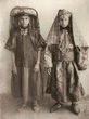 Rouhama et Sarah Abehassera en costume de mariée