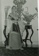 Jeune juive en tenue de fête