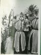 Poupées marocaines sur le passage du cortège