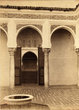 Entrée de la salle ouvrant sur le patio