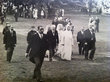 Mohamed ben Youssef  et le Président de la République dans les jardins de l'Elysée