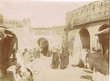 Une porte à Tanger en 1880