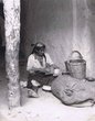 Femme juive de Demnate cardant la laine