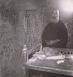 Rabbin dans la Synagogue devant le tabernacle à Agoïn