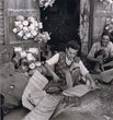 Artisan fabricant des objets en métal