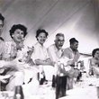 M. Hirschberg prenant un repas sous la tente chez le Saint de Ouirgane Anzar le jour de la Hiloula