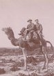 Deux hommes sur un dromadaire