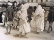 Arabische Mûtter in Strassengetriebe in Casablanca