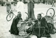 Marchands de grenades, père et fils