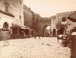 Une porte de l'entrée du souk à Tanger