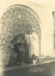 Porteur d'eau et jeune arabe sur une fontaine à Rabat