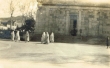 Cherchell, femmes se rendant au Marabout
