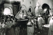 Mariée de Fès portée devant les invités lors d'un mariage marocain