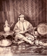 Femme marocaine avec son rabab (instrument à cordes)