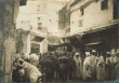 Passage du cortège dans une rue de la médina