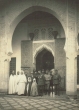 Les deux fils du Sultan Moulay-Youssef viennent rendre visite au général Gouraud dans son palais de Bou-Jeloud