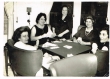 Femmes jouant aux cartes au Casino de Tanger