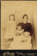 Mère et ses deux enfants
