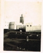 Dans la banlieu de Fès, mosquée et marabout