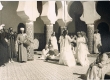 Danse berbère folklorique de l'ofrande dans le patio d'un riche Musulman de khenifra