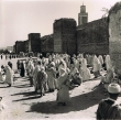 Groupe de femmes près des remparts de Meknès