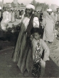 Un père et sa fille dans le souk de Marrakech
