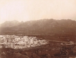 Panorama de Tétouan entouré de ses murailles, avec au fond les montagnes du Rif