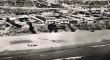 Le quartier commerçant et la plage