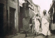 Tétouanais dans une rue de la médina