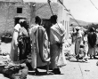 Groupe de juifs en négociation dans le sud marocain