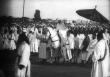 Arrivée du Sultan Mohammed V à la mosquée pour la prière du vendredi